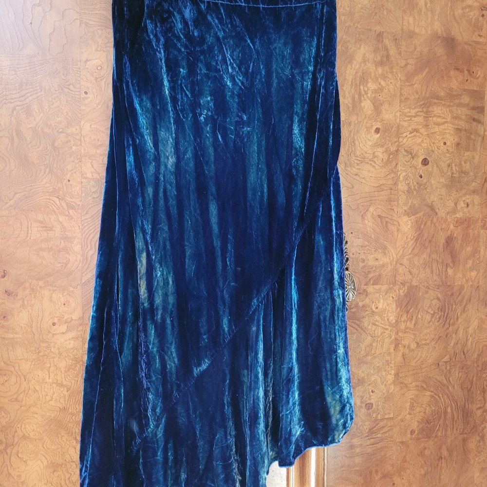 C. Lue velvet blue skirt, size M